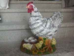 Yumurtalı Tavuk Heykelleri