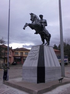 At Üzerinde Atatürk Heykeli Fiber